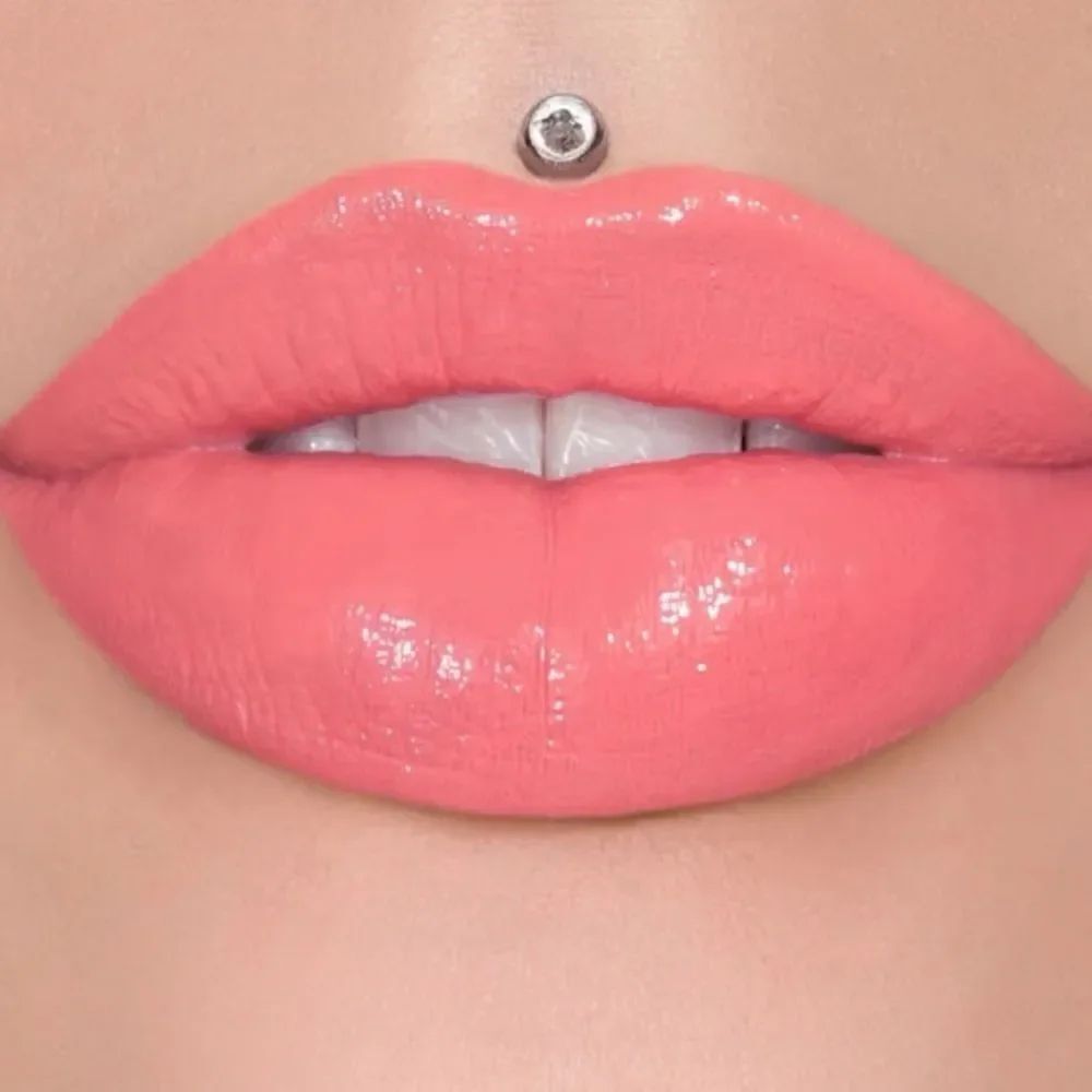 NIB Jeffree Star Entwined Supreme Gloss Full Pigment
Orange County
Coral